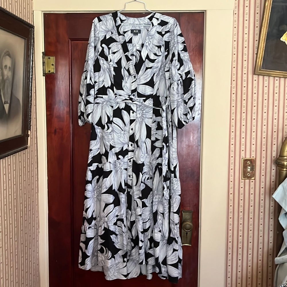Floral cotton midi dress.